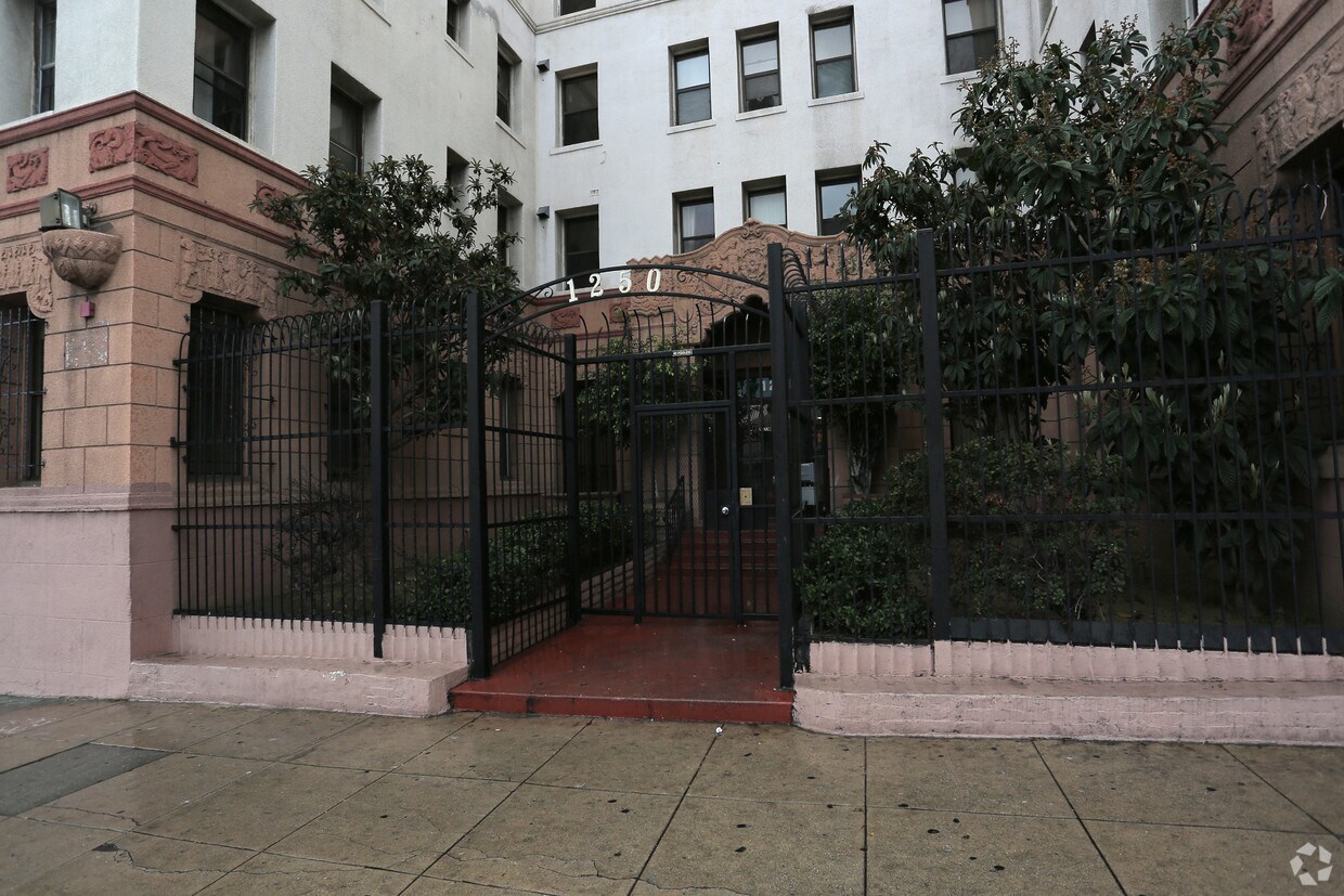 Foto del edificio - Tuelyn Terrace Apartments