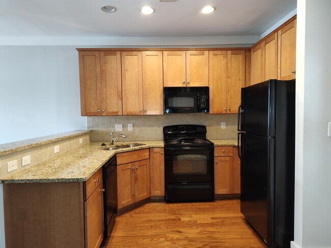 Foto del edificio - Modern Condo located  in South Main Square!