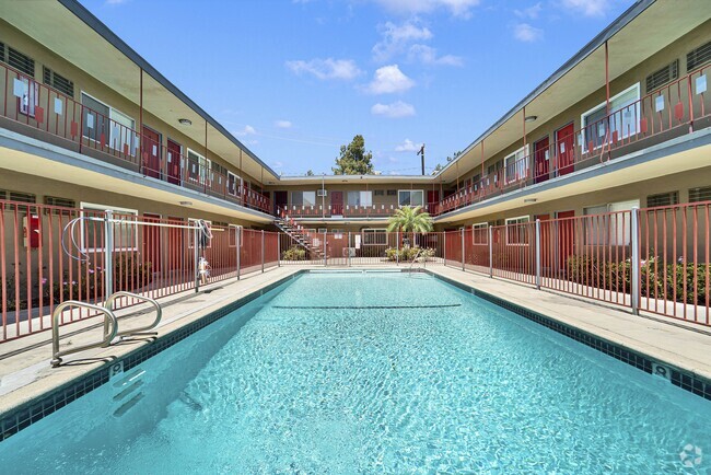 Building Photo - Twin Palms