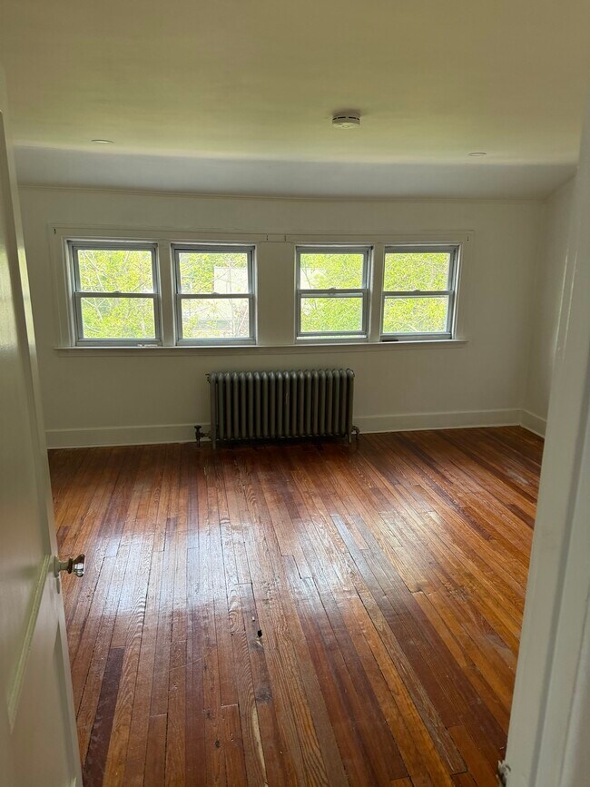 Foto del edificio - 606 Penfield Ave