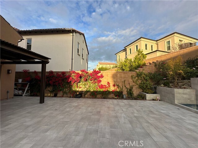 Foto del edificio - 102 Yellow Iris