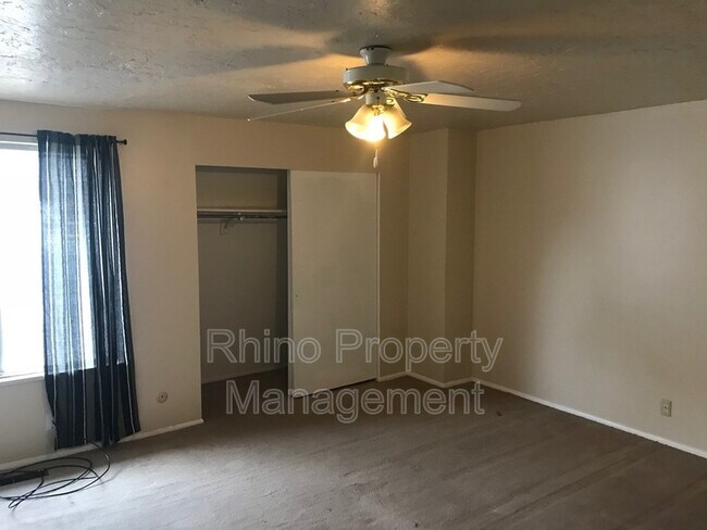 Building Photo - 200 Maple St