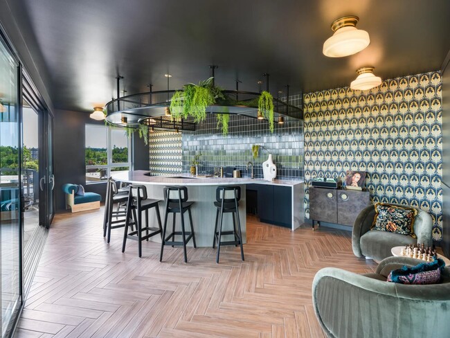 Discover an unparalleled experience at Modera Beaverton's luxurious rooftop clubroom. - Modera Beaverton
