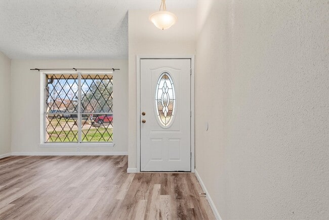 Building Photo - 3706 Westmeadow Dr