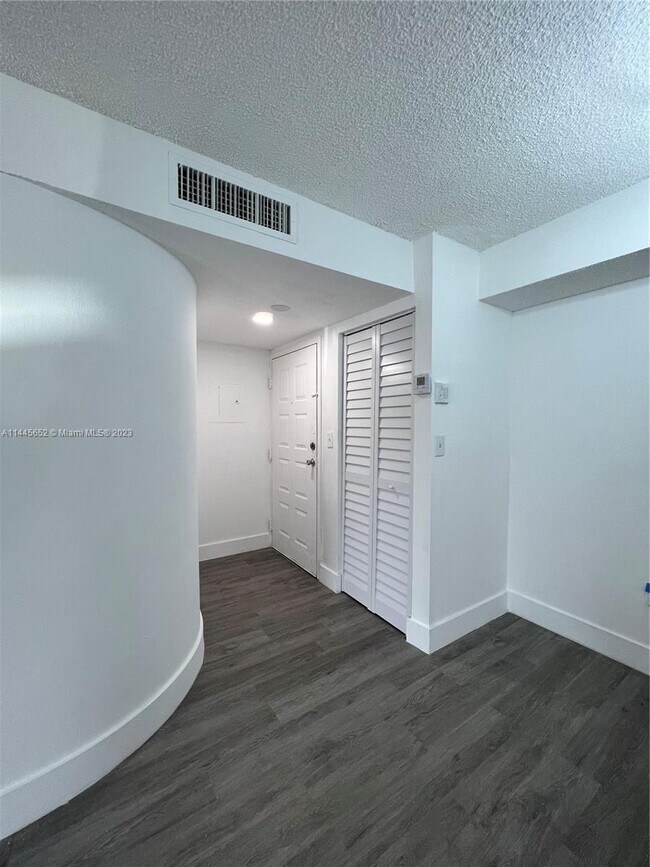 Foto del edificio - 7235 NW 179th St