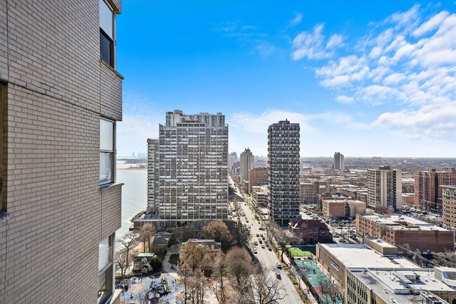 Building Photo - 6301 N Sheridan Rd