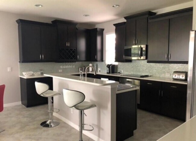 Foto del edificio - 4941 Maple Park St