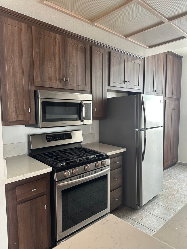 Cocina con zona de comedor - 1837 Midvale Ave