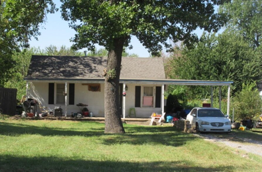 Primary Photo - 2701 N Trosper Dr