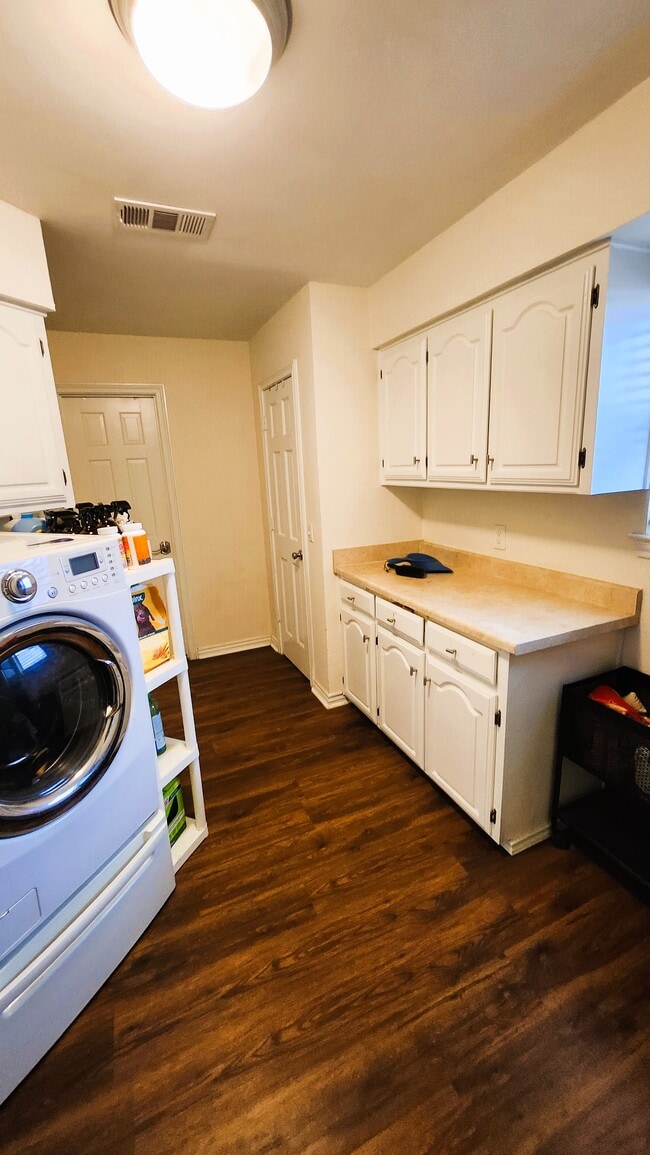 Foto del edificio - 4204 Country Brook Dr