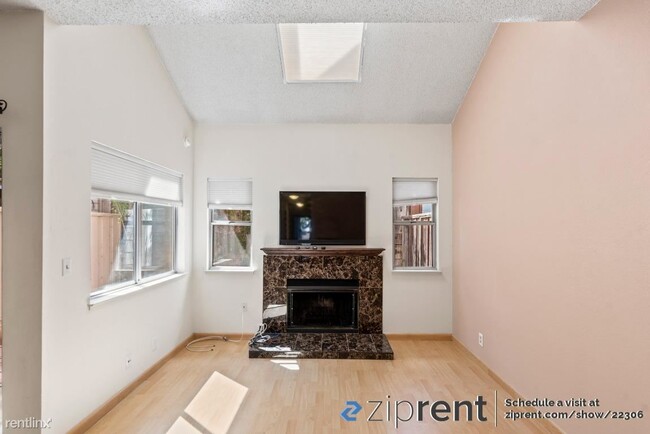 Foto del edificio - 2 br, 2.5 bath Townhome - 266 Birch Creek ...