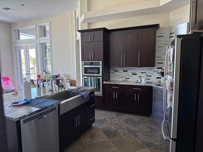 Foto del edificio - 4826 SW Lake Grove Cir