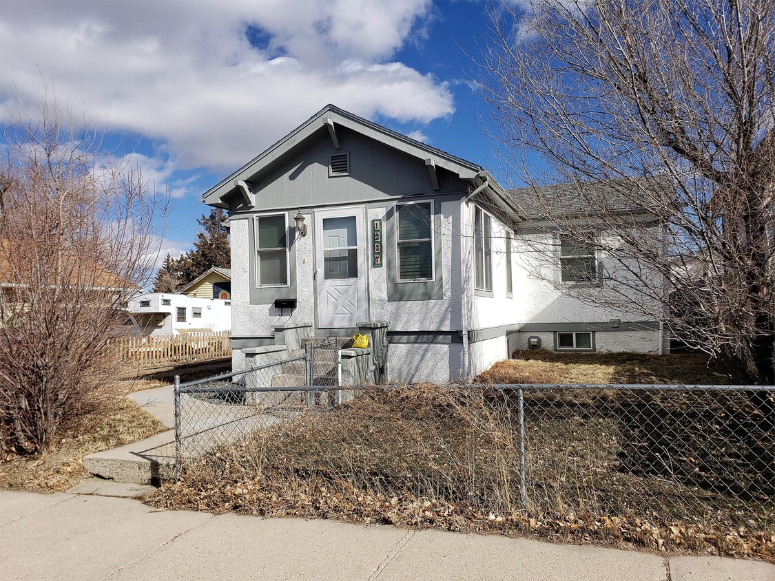 Primary Photo - 1237 S Cherry St