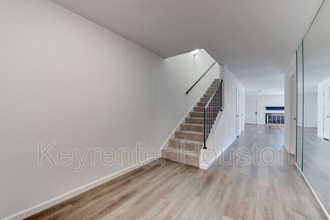 Foto del edificio - 15341 Falmouth Ave