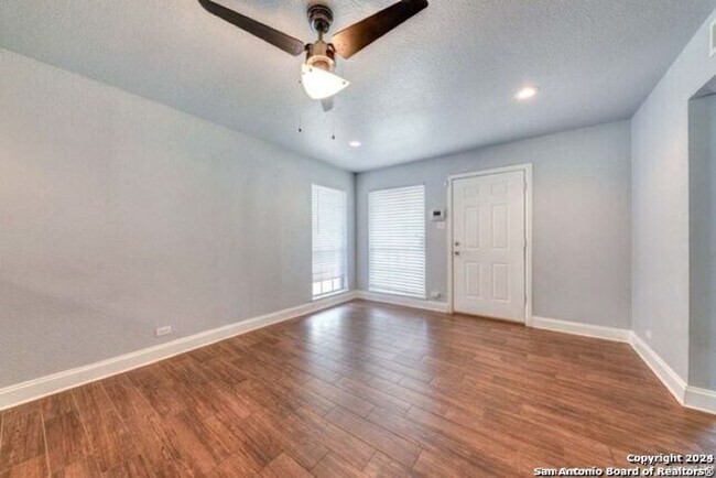 Foto del edificio - 3 bedroom 2 bathroom located in Thunder Hi...