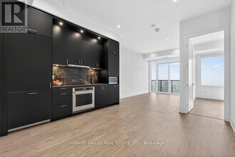 Building Photo - 470 Front St W