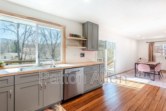 Building Photo - 7 Brookcliff Dr