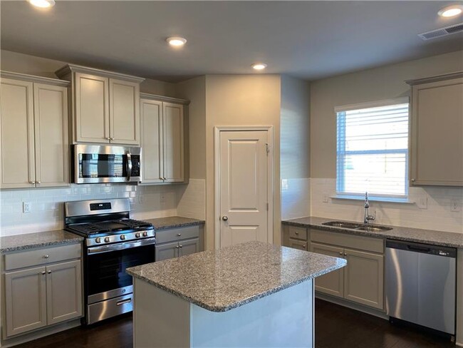 Building Photo - 7222 Gladstone Cir
