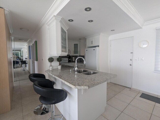 Foto del edificio - 220 Kings Point Dr