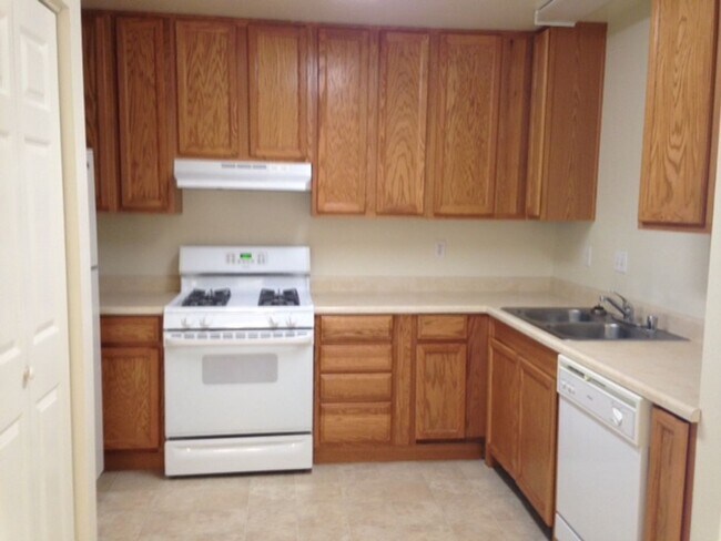 Foto del edificio - 1756 Eugenia Ave