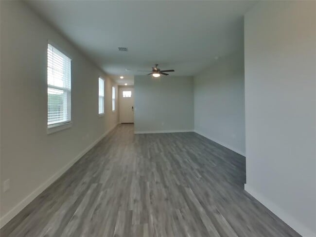 Building Photo - 557 Raglands Rd
