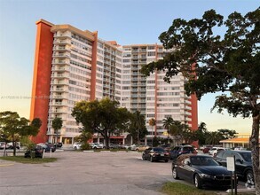 Building Photo - 1301 NE Miami Gardens Dr