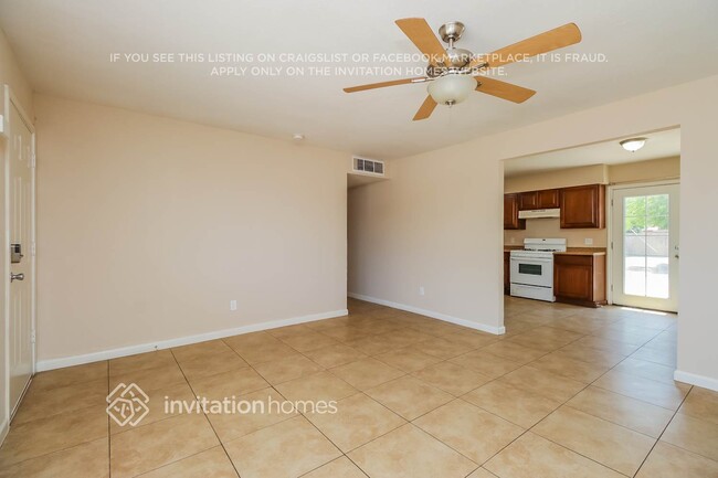 Foto del edificio - 3237 E Windsor Ave