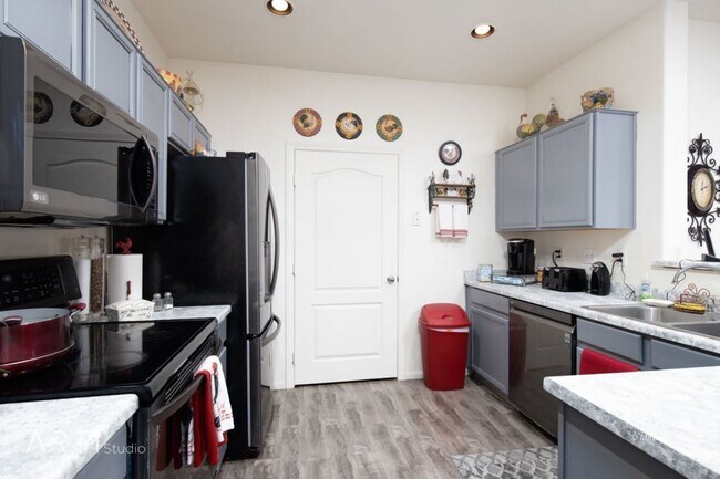 Kitchen - 449 Turtle Back Rd