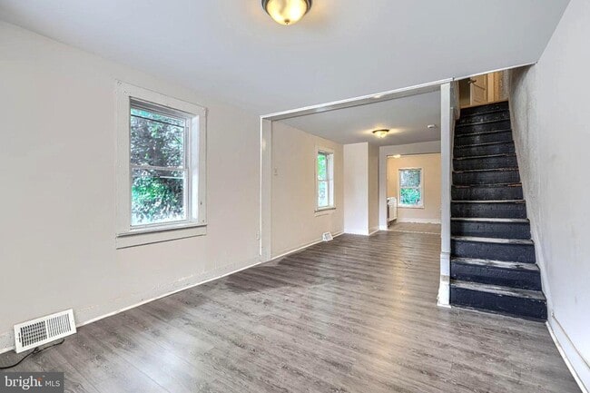 Building Photo - 7621 Cypress Ave