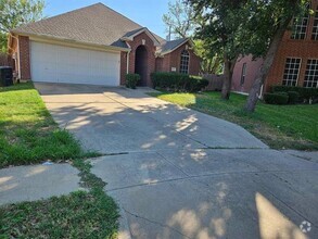 Building Photo - 4036 Glenwyck Dr E