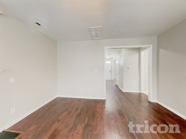 Foto del edificio - 4053 Laurel Glen Dr