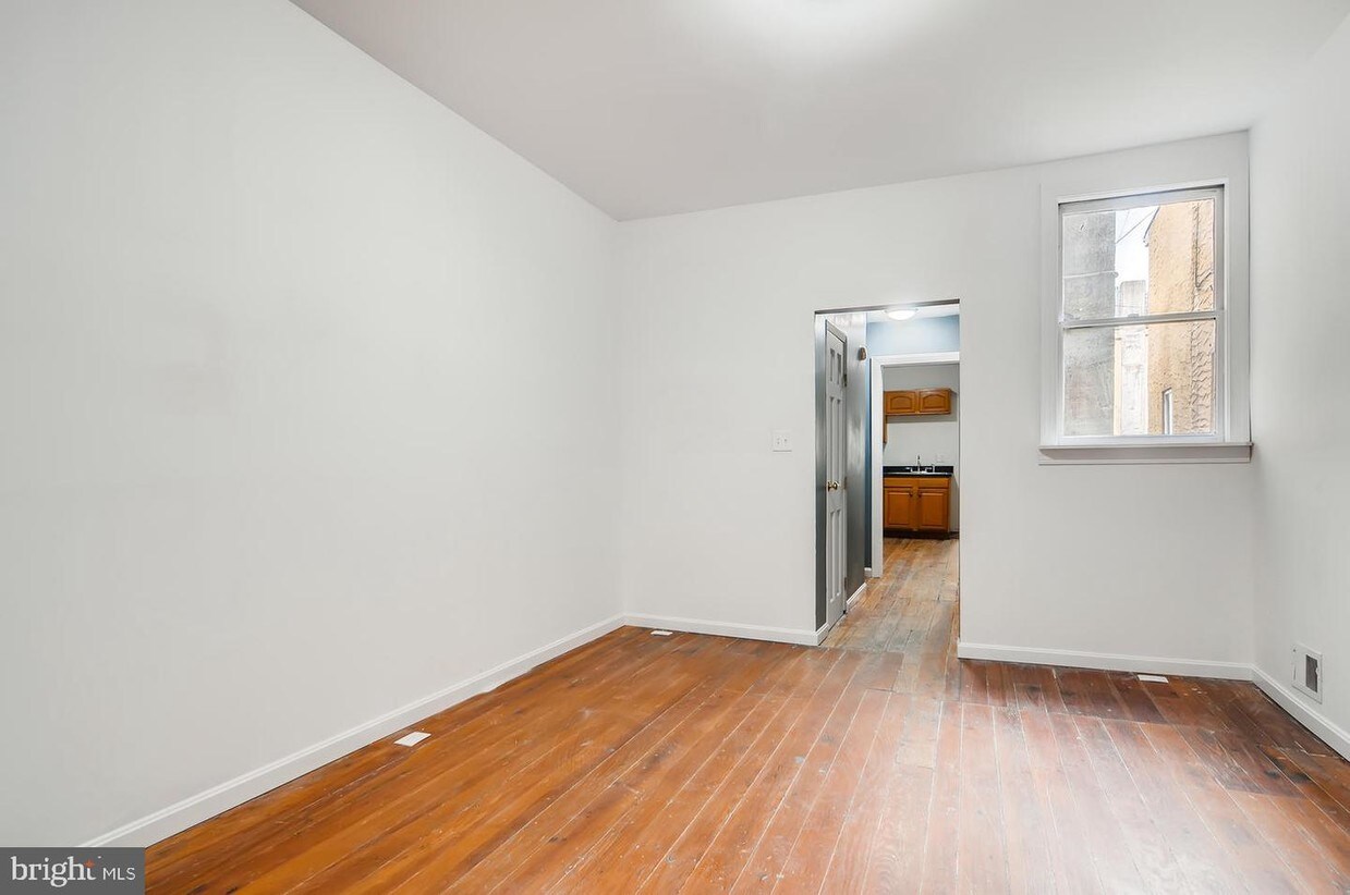 Primary Photo - 1220 William St