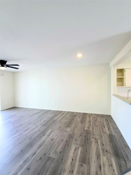 Foto del edificio - 500 Tiki Dr