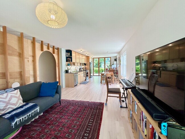 Building Photo - PRAGER DUPLEX