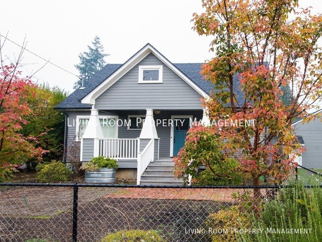 Foto del edificio - 1926 Fully Remodeled Farmhouse with a Fenc...