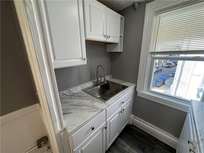 Building Photo - 29 Gesler St