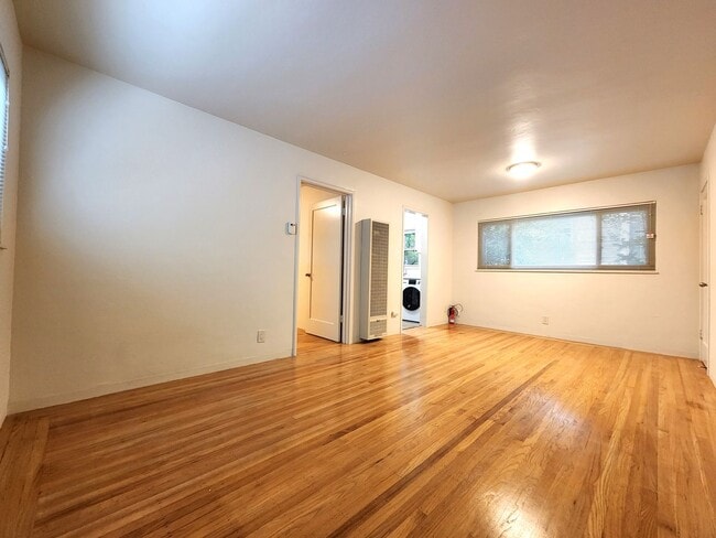 Foto del edificio - Updated one bedroom in downtown Palo Alto with in-unit washer and dryer.