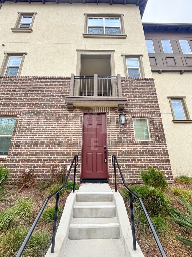 Building Photo - 893 Slate St