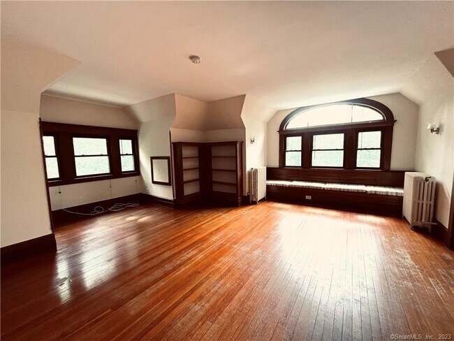 Foto del edificio - 738 Whitney Ave