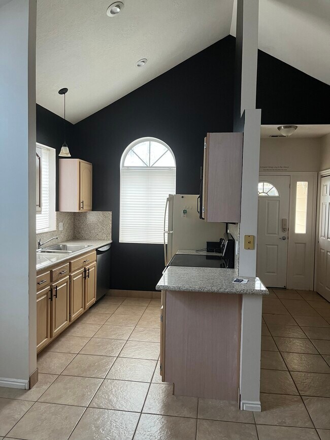 Cocina - 345 N 2450 E