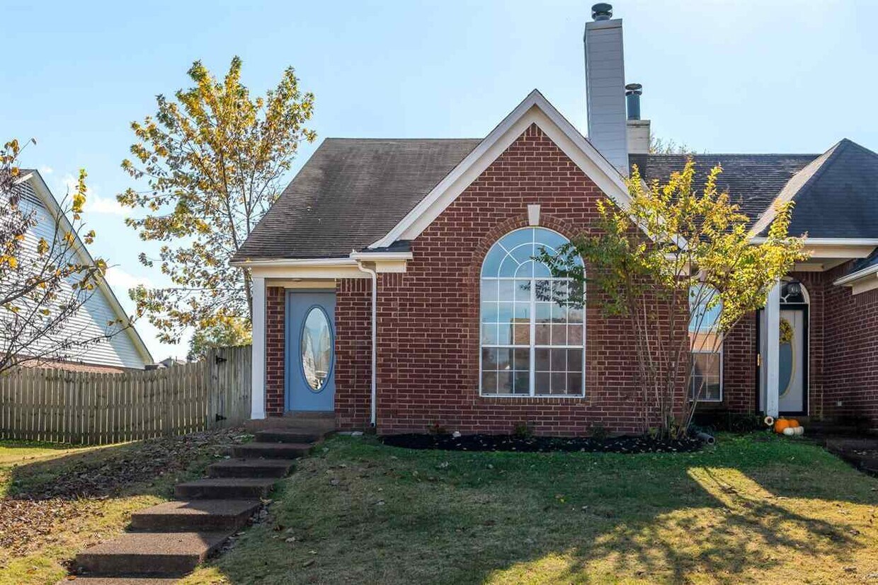 6895 Manslick Rd, Cordova, TN 38018 Townhome Rentals in Cordova TN