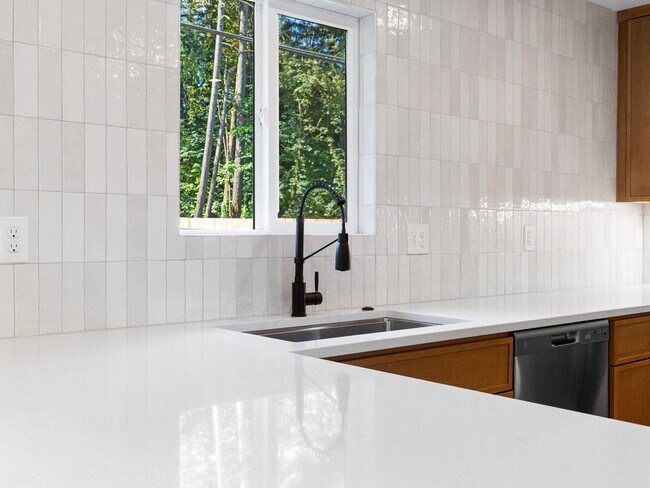Foto del edificio - Light-Filled, Fully Remodeled 2?Bed / 1?Ba...