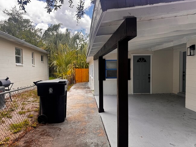 Foto del edificio - 3205 E Shadowlawn Ave
