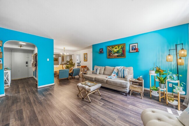Foto del edificio - 359 N Post Oak Ln