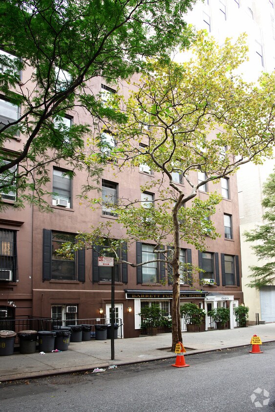 Foto del edificio - 420-424 W 51st St