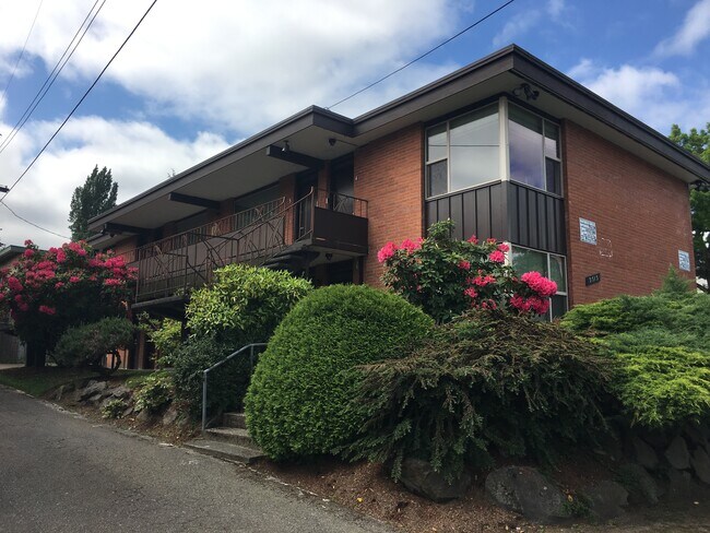 Building Photo - 3513 NE 95th St