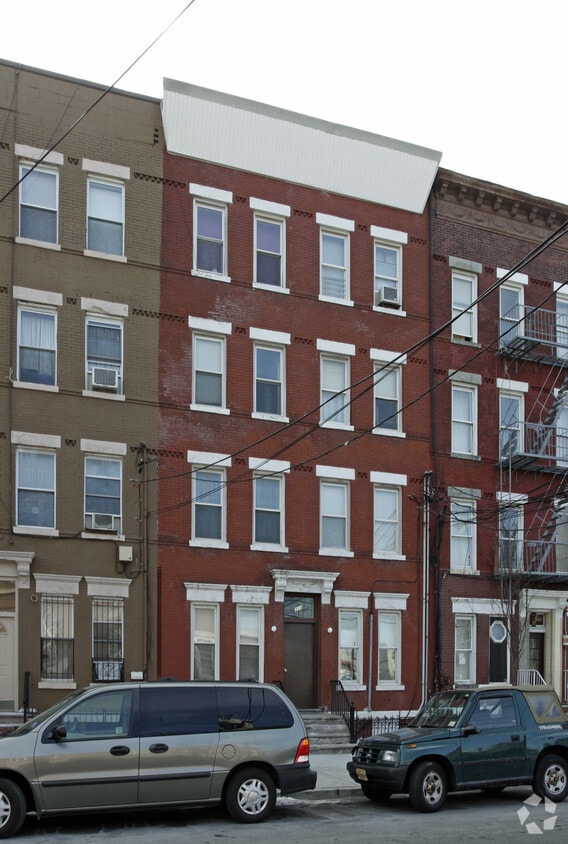 Building Photo - 313 29th St