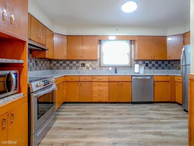 Foto del edificio - 5204 Leeds Ave
