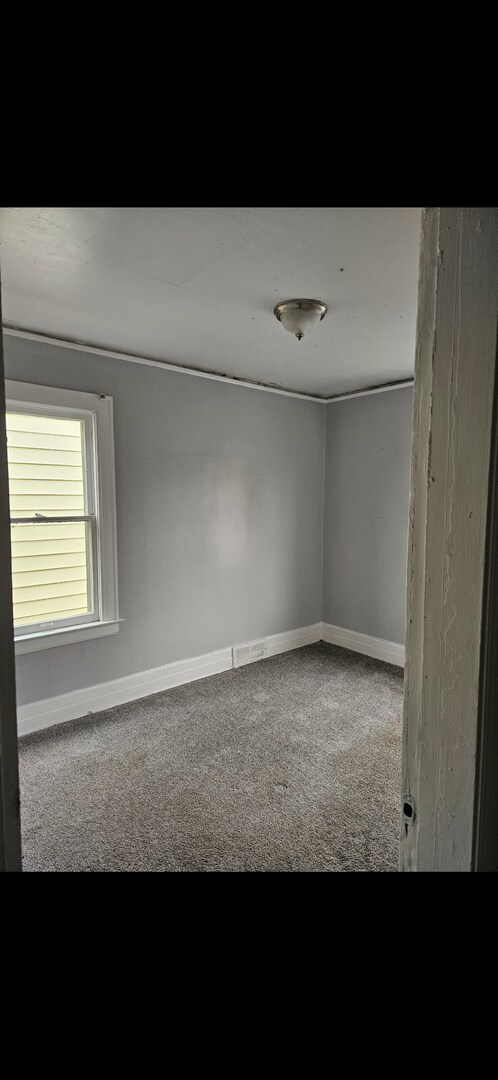 Building Photo - 3 bedroom 2 bath home Single Family Home