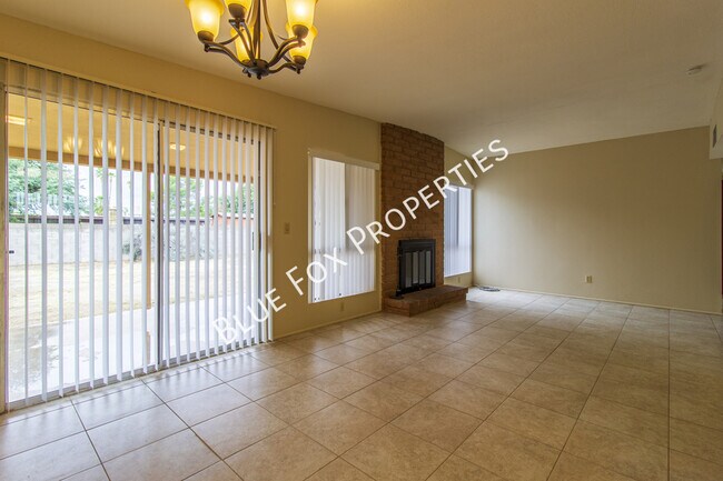 Foto del edificio - 2618 S Camino Seco